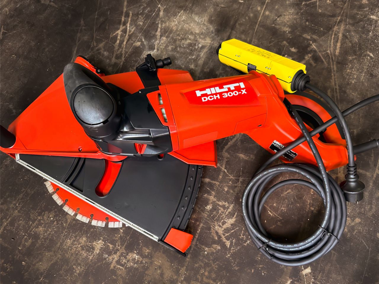 Timanttisaha-vuokraus-tampere-hilti-dch300x