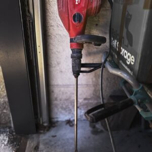 Hilti TE 700-AVR – piikkauskone edestä kuvattuna