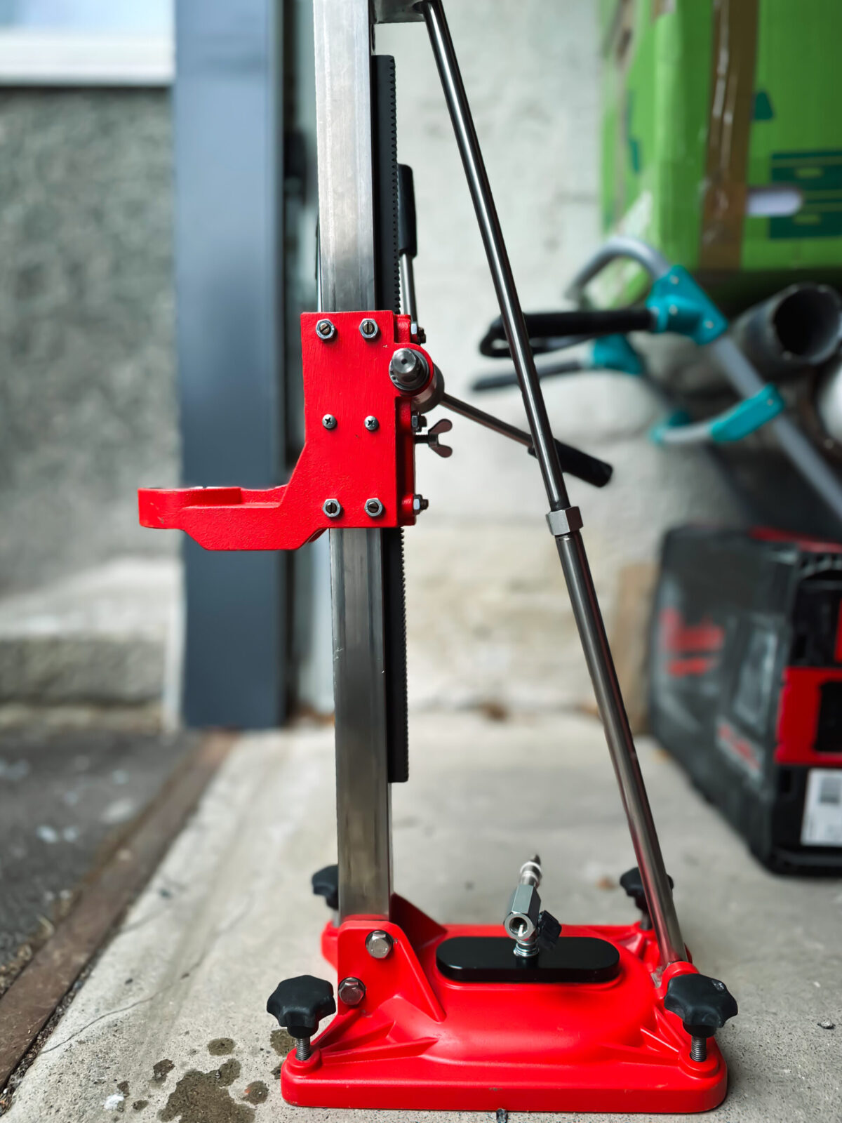 Jalusta ja alipainesarja sivusta kuvattuna