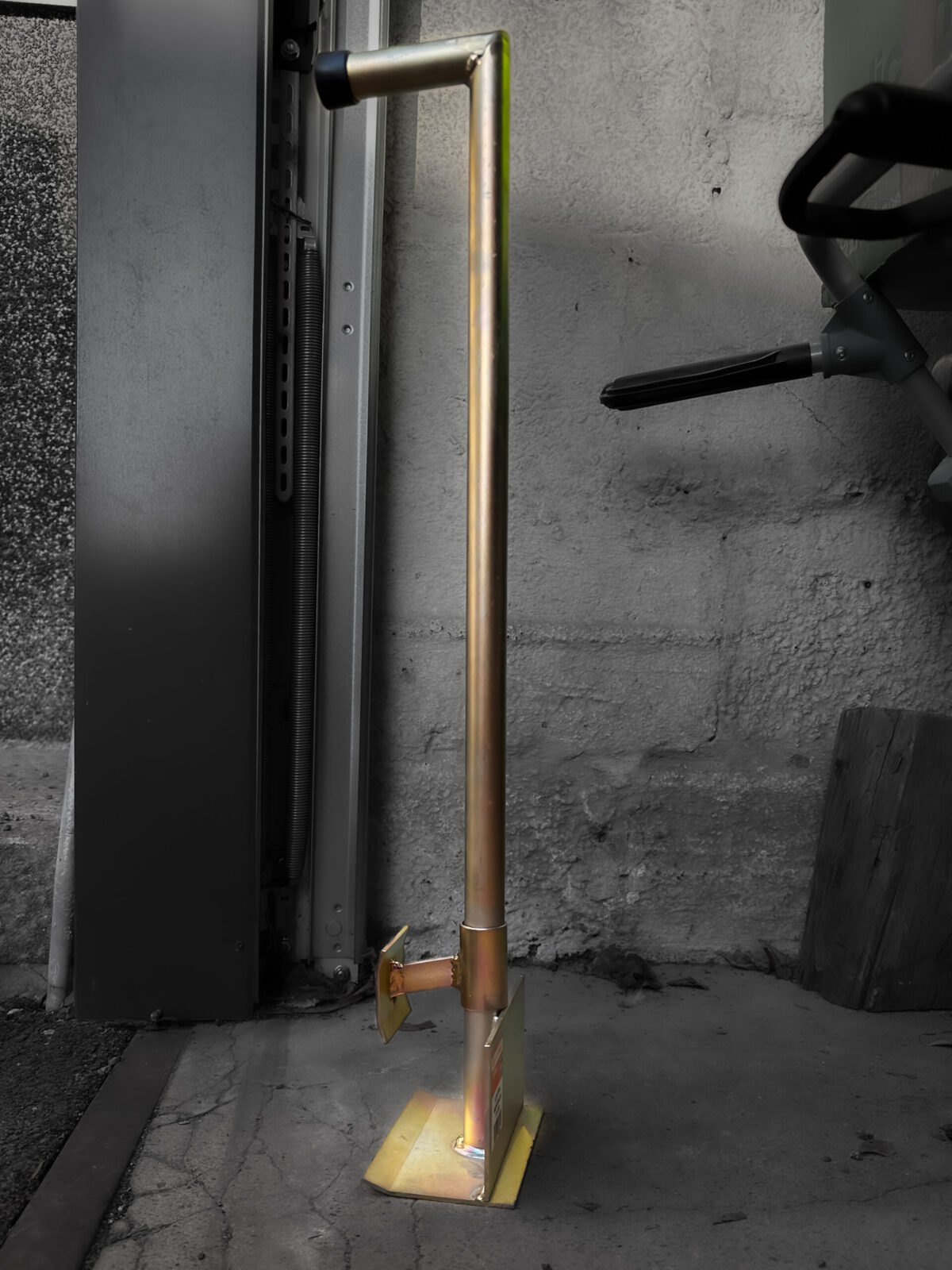 Levyrenki on tarkoitettu kipsilevyn liikuttamiseen seinälle